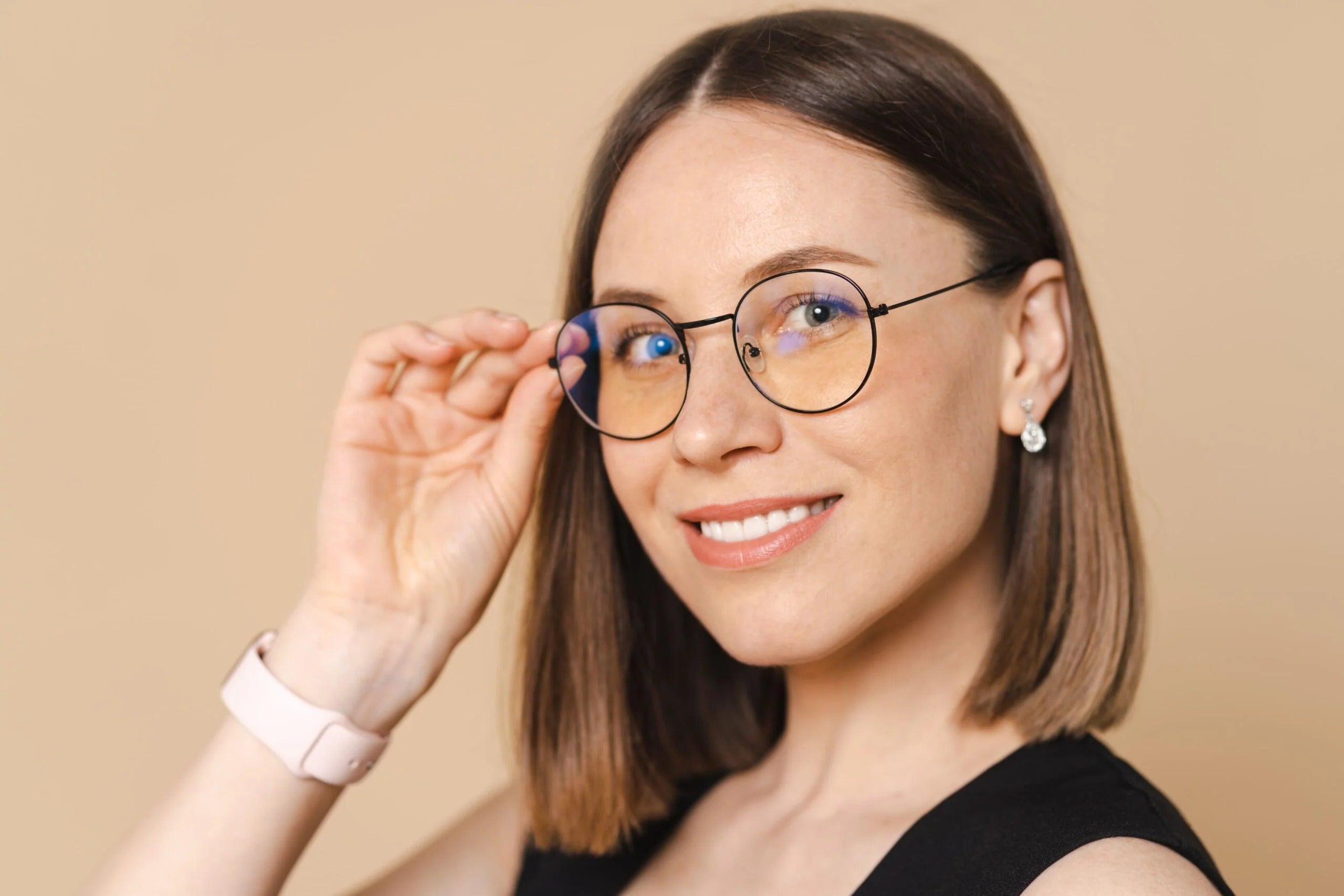 files/imgi_16_lentes-para-astigmatismo-en-valencia-chica-con-lentes-scaled_1.jpg