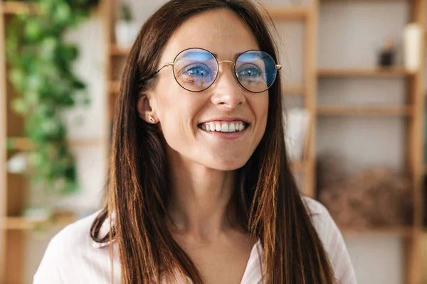 files/imgi_18_depositphotos_406032480-stock-photo-image-happy-adult-businesswoman-eyeglasses.jpg